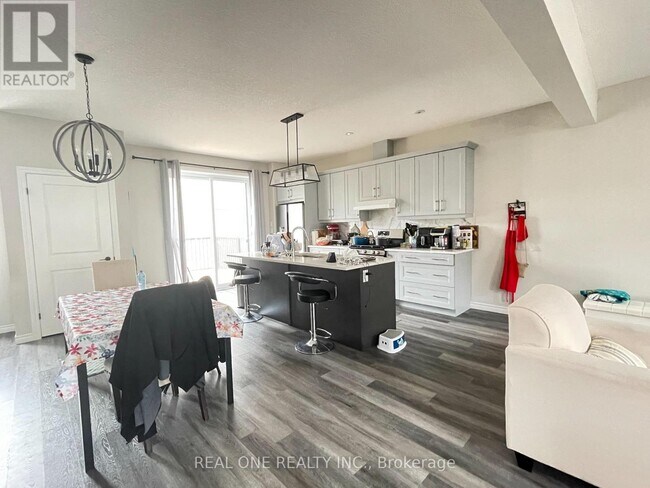 Photo du bâtiment - 435-435 Callaway Rd