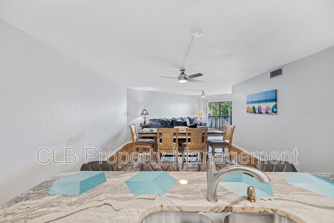 Building Photo - 944 S Peninsula Dr