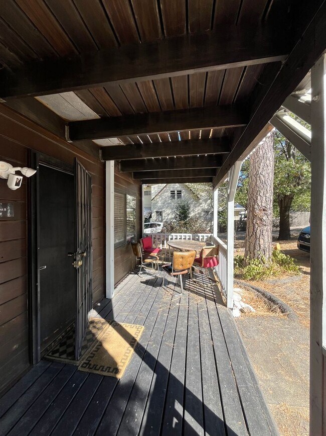 Foto del edificio - 24030 Pioneer Camp Rd