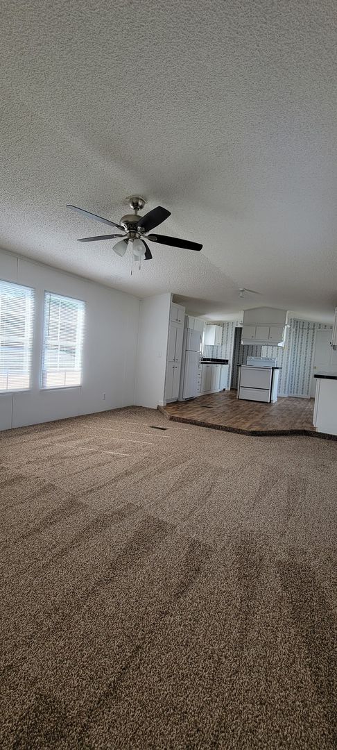 Building Photo - Ready to Move in