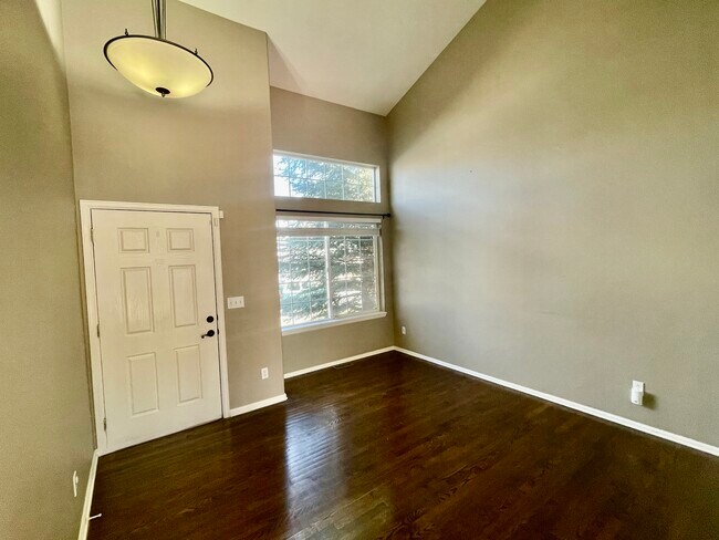 Foto del edificio - 1422 Hyacinth Way