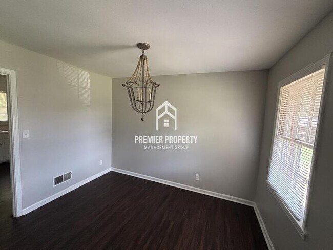 Foto del edificio - 3726 Springhill Dr