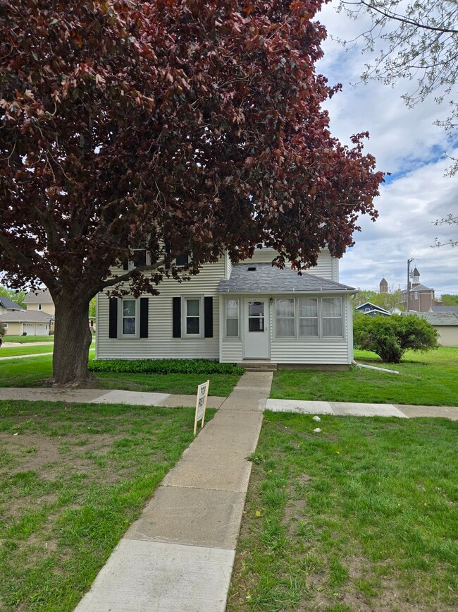 Building Photo - 109 S Locust St