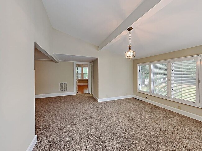 Building Photo - 306 N Ridge Ave