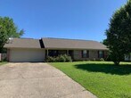 Foto principal - Cozy 3 Bed 2 Bath Available in May! Apply ...