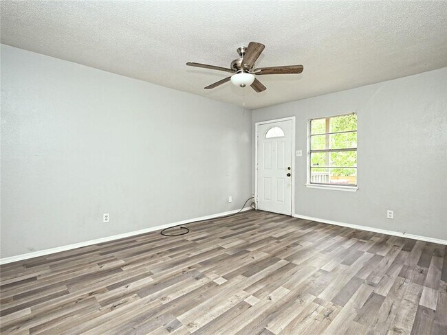Building Photo - 3307 Carol Ann Dr