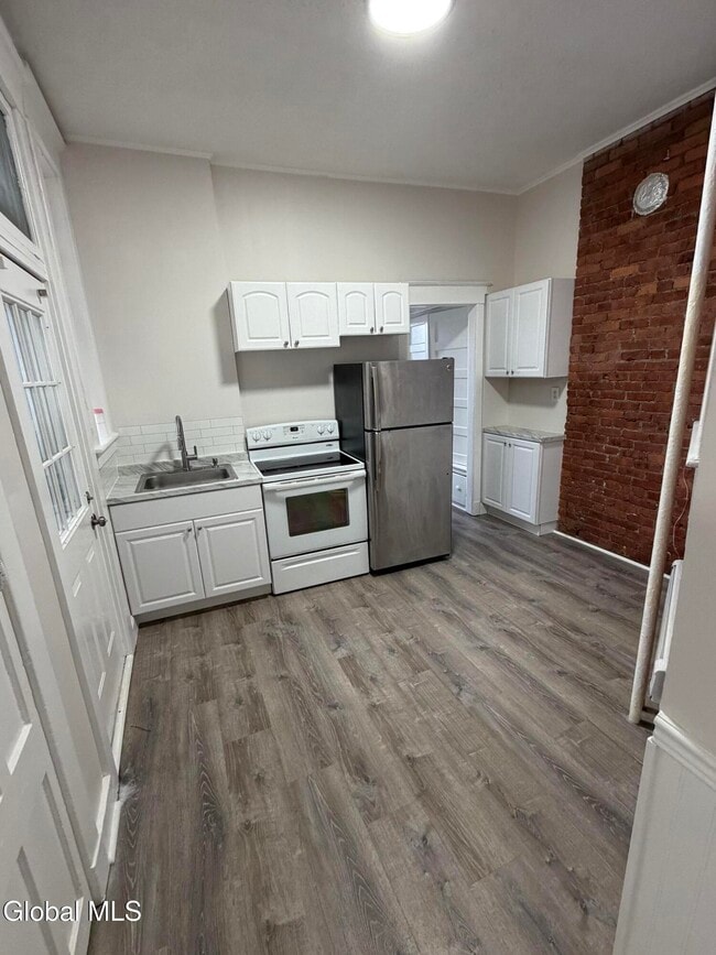 Building Photo - 365 Madison Ave