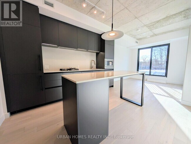 Building Photo - 1720 Bayview Ave