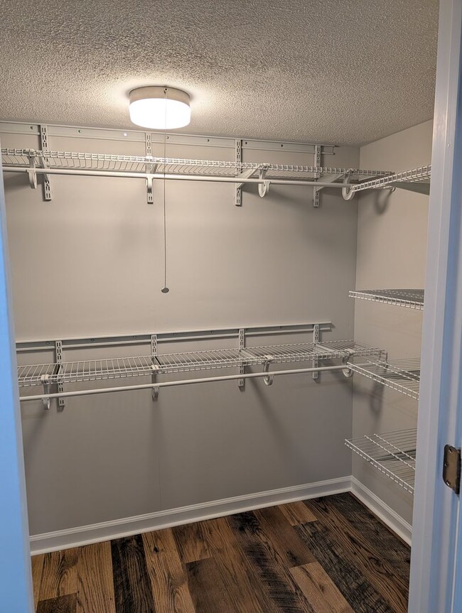 Building Photo - 619 W Kings Hwy