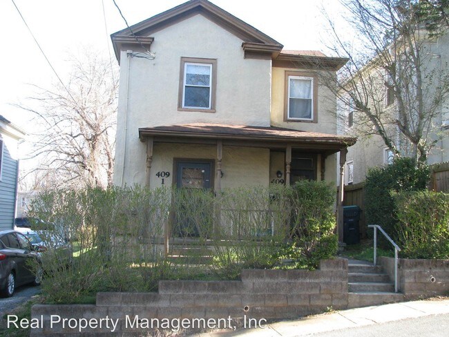 Building Photo - 409 Oak St