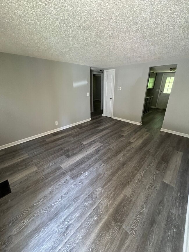 Building Photo - Carrollton City Apartment!