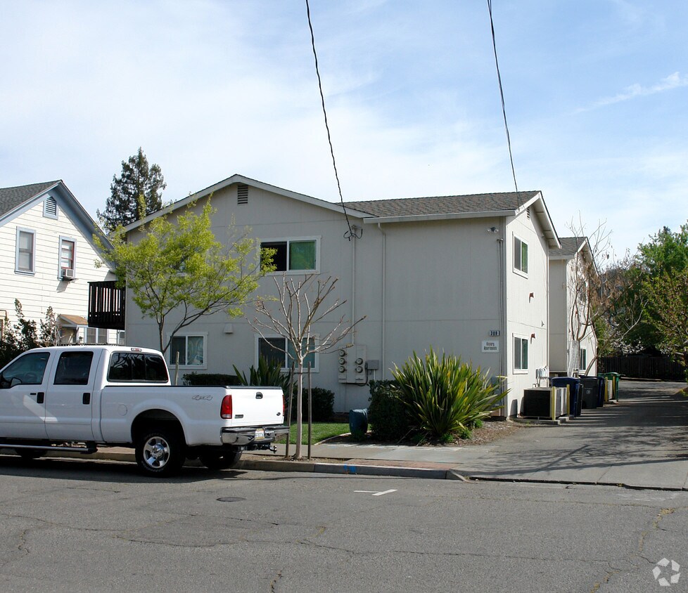 Primary Photo - 308 East St