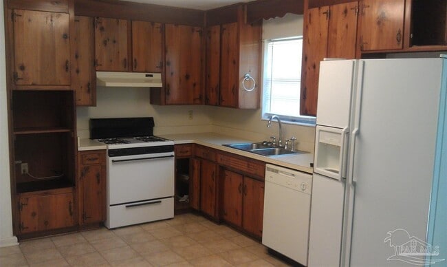 Building Photo - 6390 Beauclair Dr