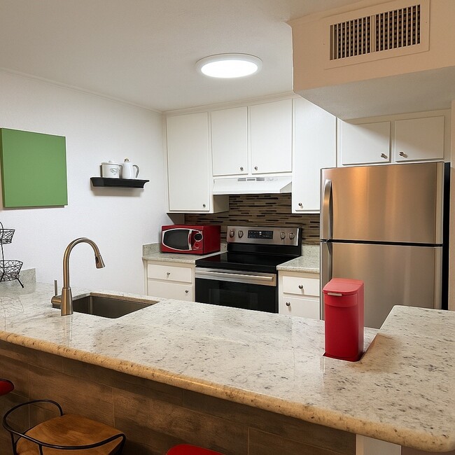 Building Photo - 3271 Sul Ross St