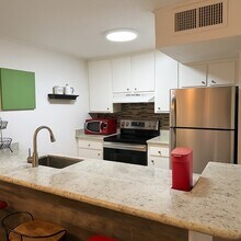 Building Photo - 3271 Sul Ross St