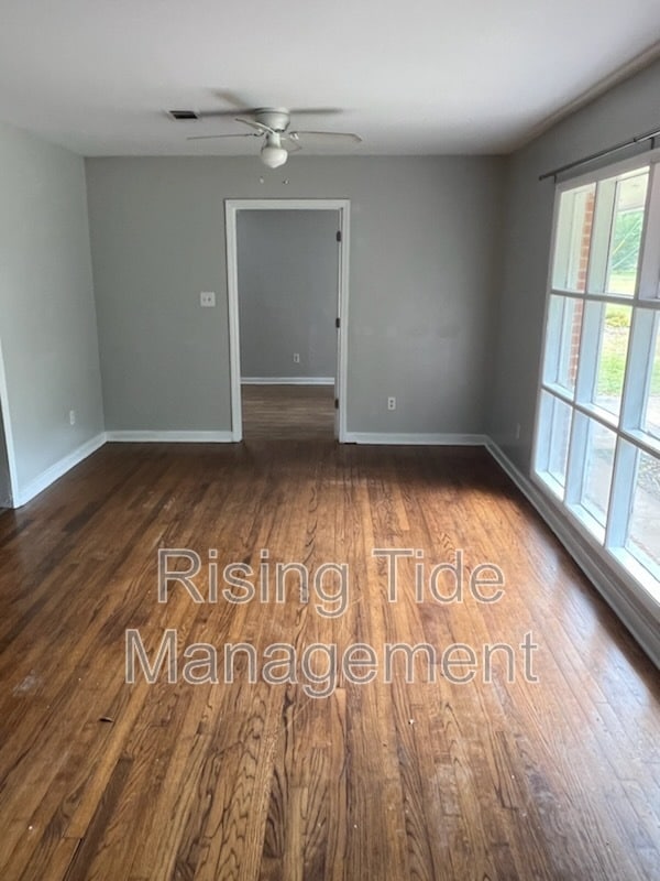 Building Photo - 3227 Willow Ln Dr