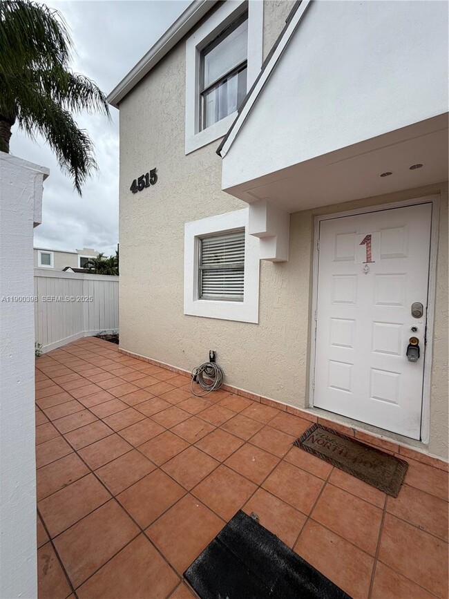 Building Photo - 4515 SW 68th Ct Cir