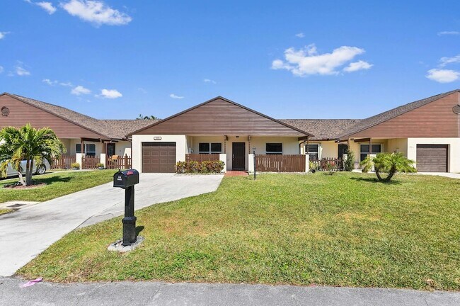 Foto del edificio - 8515 Lakepoint Ct