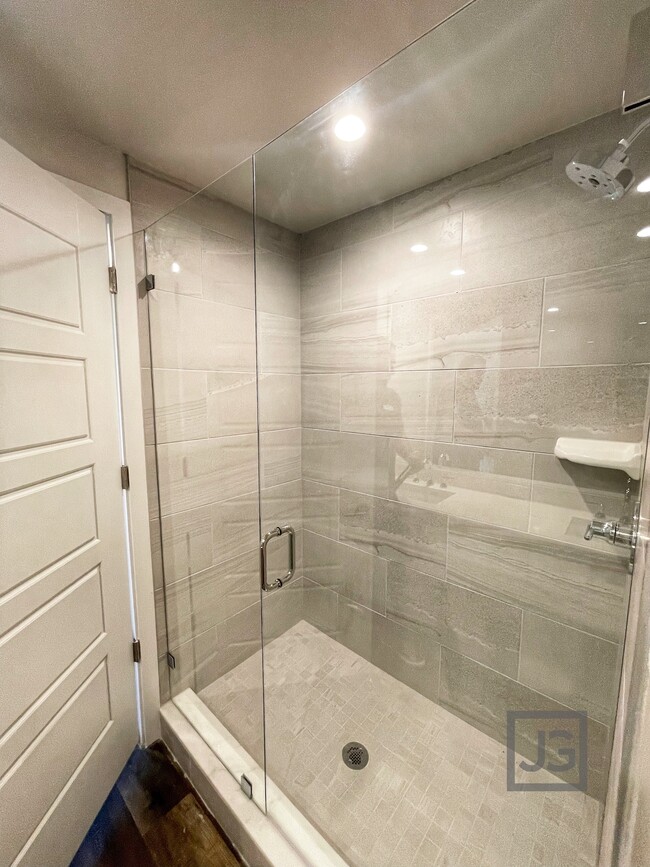 Walking Shower - 3115 NW 95th Ave