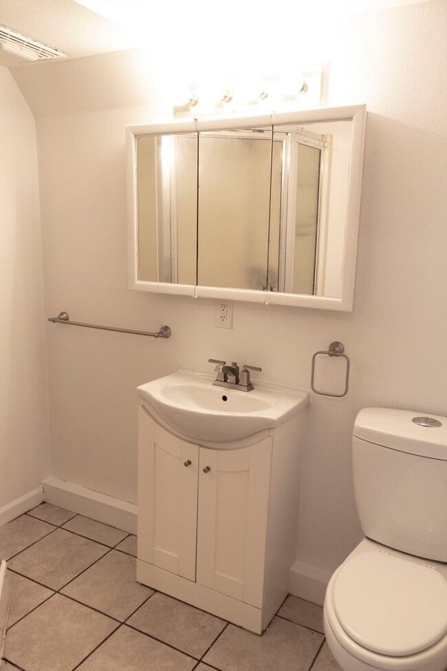 Building Photo - *Updated* Efficiency Home with Full Kitche...