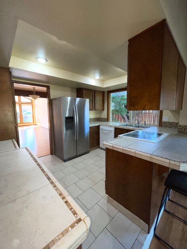 Building Photo - Cute Home with large yard in Hillsboro