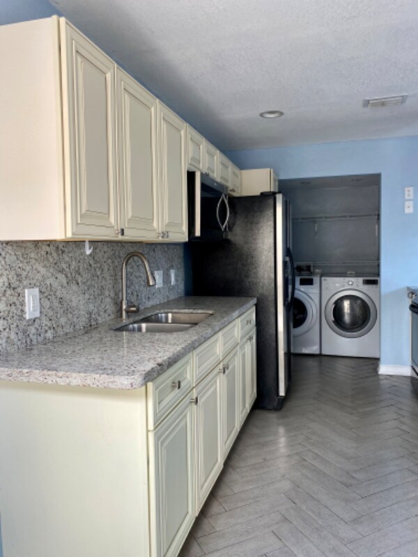 Building Photo - 4220 SW 99th Ave
