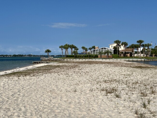 Waterfront park within walking distance - 50 5th St