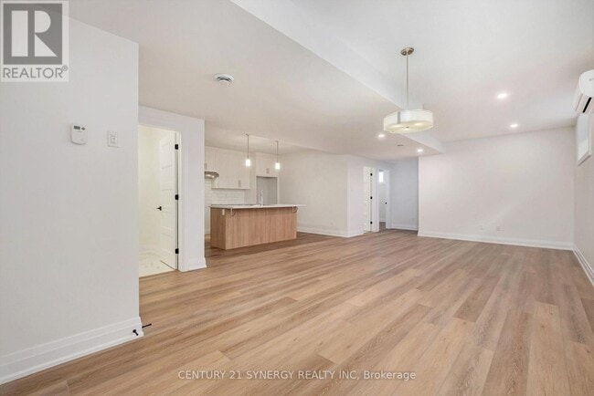 Building Photo - 257 Argile St