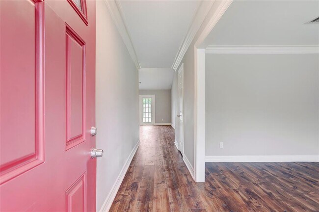 Foto del edificio - 5806 Ludington Dr