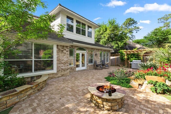 Building Photo - 118 S Evangeline Oaks Cir