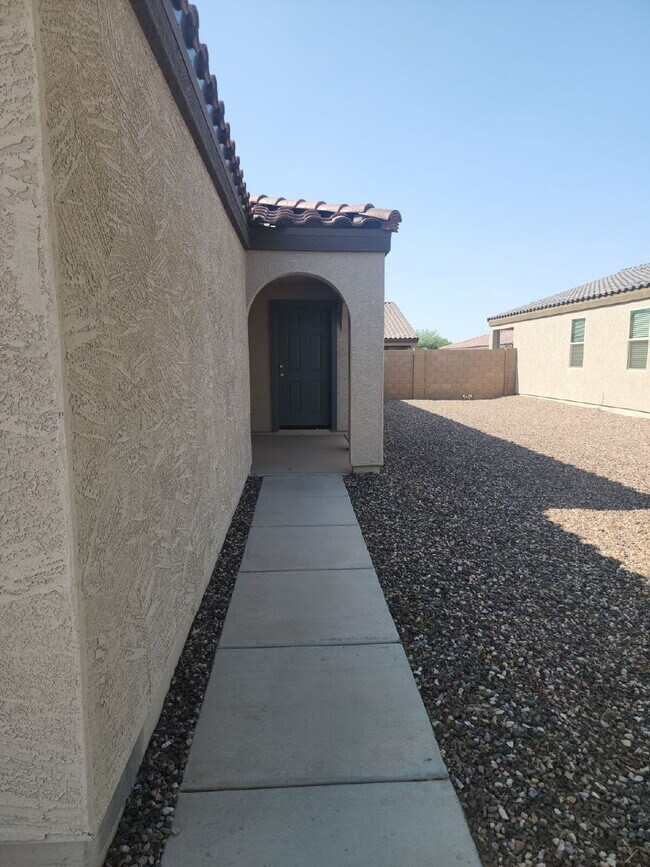 Building Photo - "Spacious 4-Bedroom Oasis in Casa Grande w...