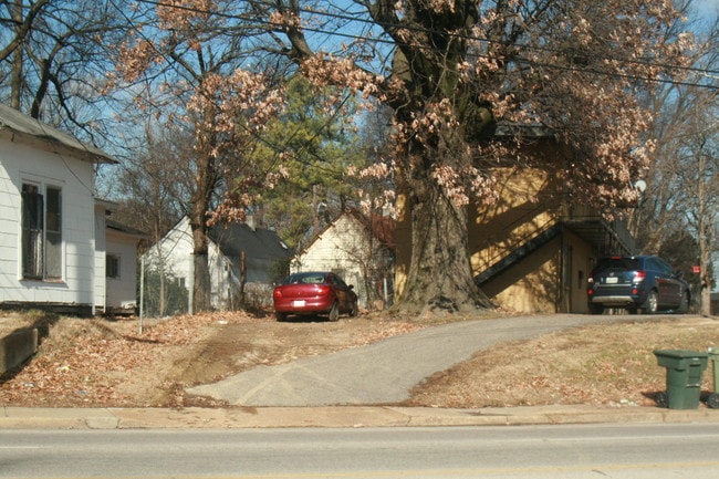 Building Photo - 750 Chelsea Ave