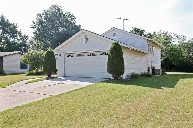Building Photo - 23025 Bruce Dr