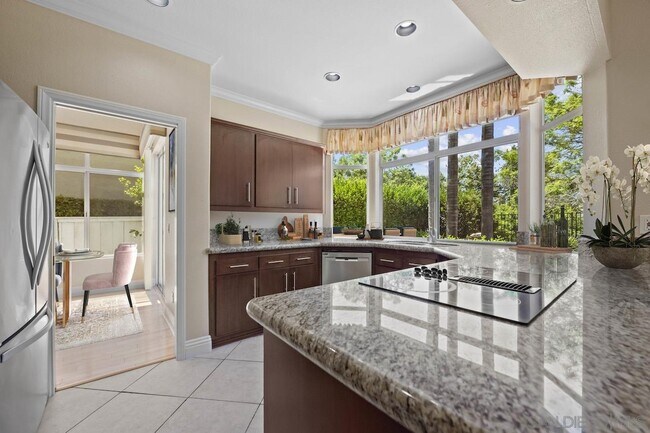 Building Photo - 4964 Caminito Vista Lujo