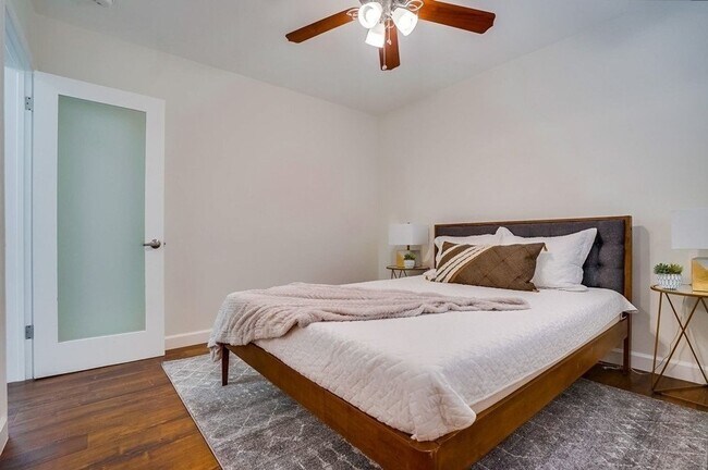 Foto del edificio - 633 W Hyde Park Blvd