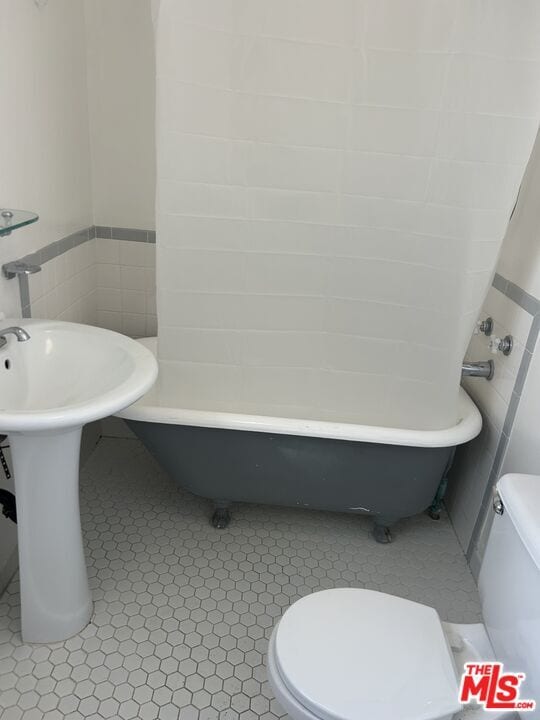 Building Photo - 1388 1/2 Edgecliffe Dr