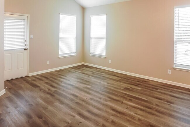 Foto del edificio - 8751 Sunrise Canter Dr
