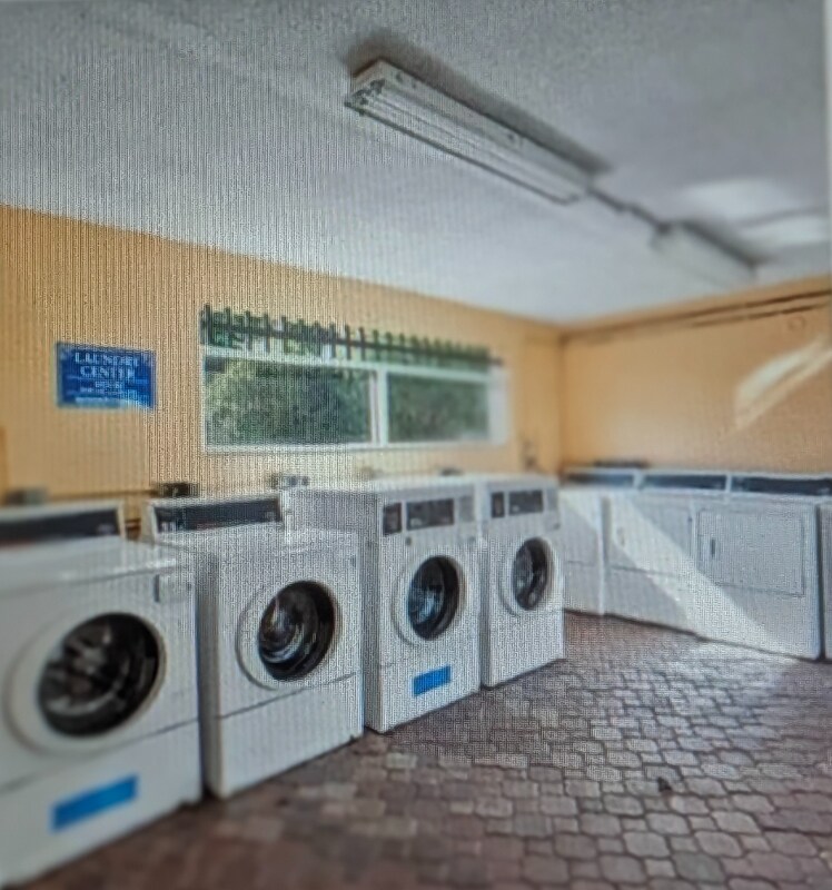 Foto del edificio - 2625 N Andrews Ave