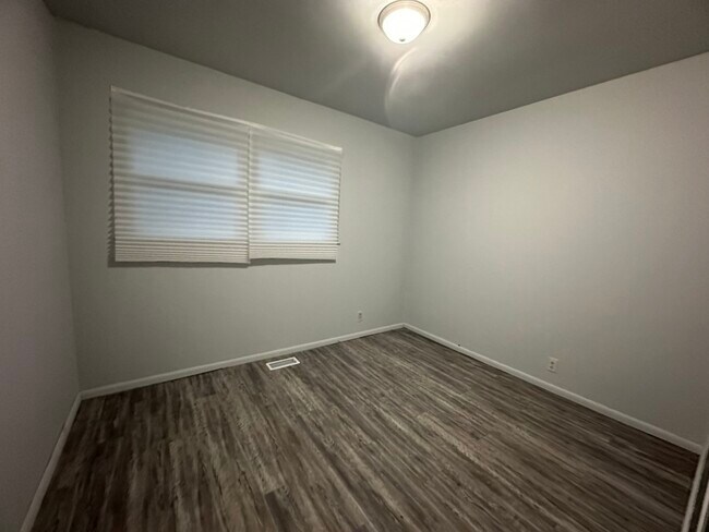 Building Photo - 911 Southmoor Dr