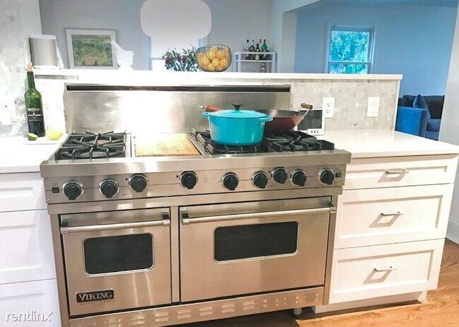 Foto del edificio - 4 br, 4 bath House - 70 Fernwood Rd