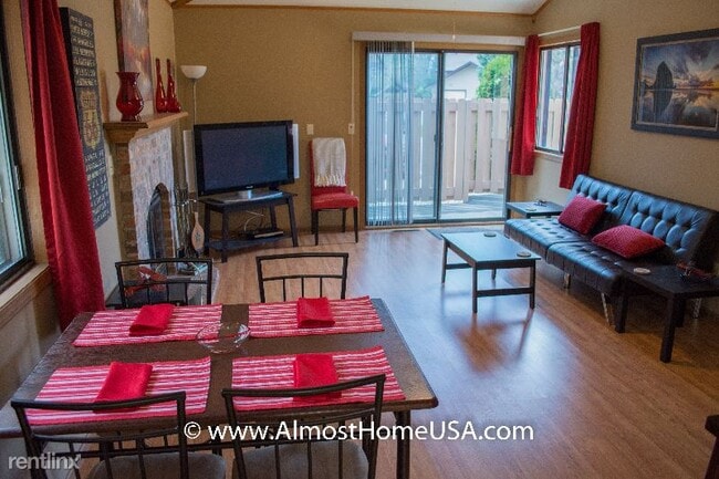 Building Photo - 2 br, 2 bath Townhome - 13** W 18th Ave