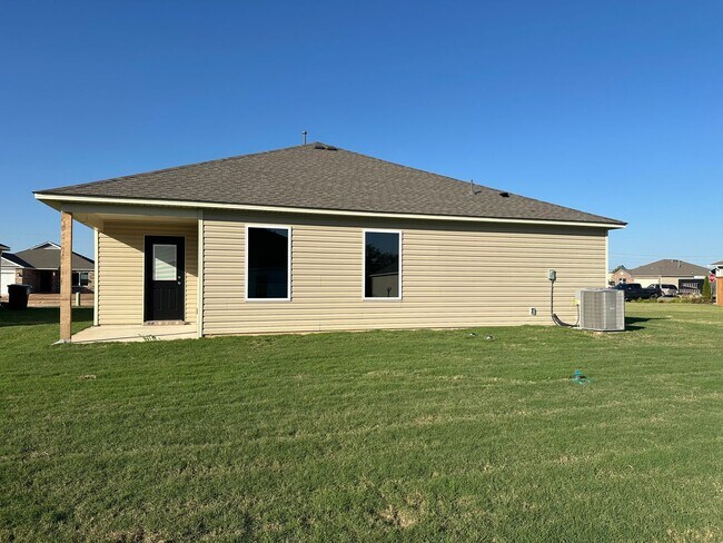 Foto del edificio - Brand-new 3 bedroom, 2 bath home located i...