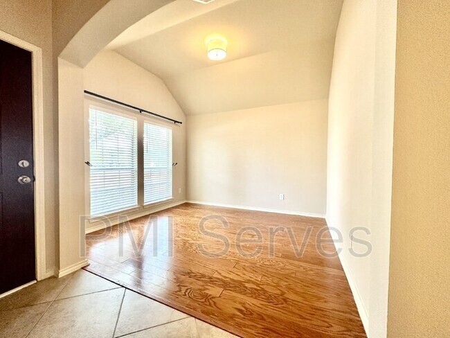 Foto del edificio - 1703 Red Lake Ct