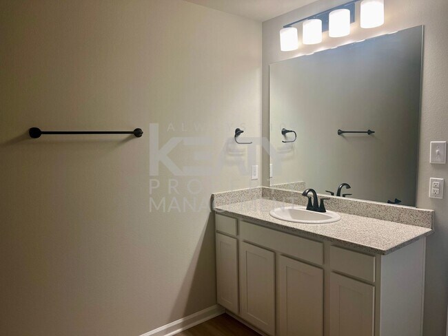 Foto del edificio - 3 Bedroom, 2 Bathroom House is Available Now!