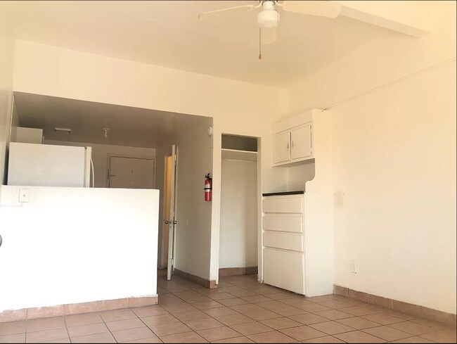 Foto del edificio - 115 E Alturas St