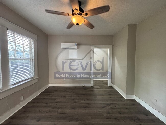 Building Photo - 1916 Felix Ave