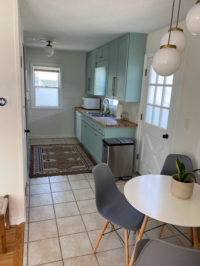 Foto del edificio - 917 3rd St NE