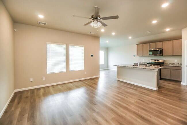 Foto del edificio - 4001 Sara Pk Dr