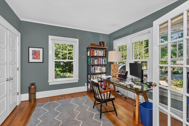 Foto del edificio - 2038 Dartmouth Pl