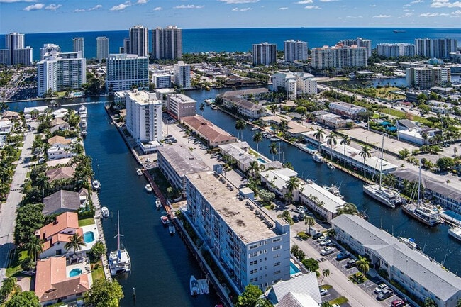 Foto del edificio - 2829 NE 33rd Ct